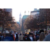 1685_4072 Einkaufsstress zu Weihnachten - Gedränge in der Innenstadt Hamburg - Menschen beim Einkauf | Adventszeit - Weihnachtsmarkt in Hamburg - VOL.1